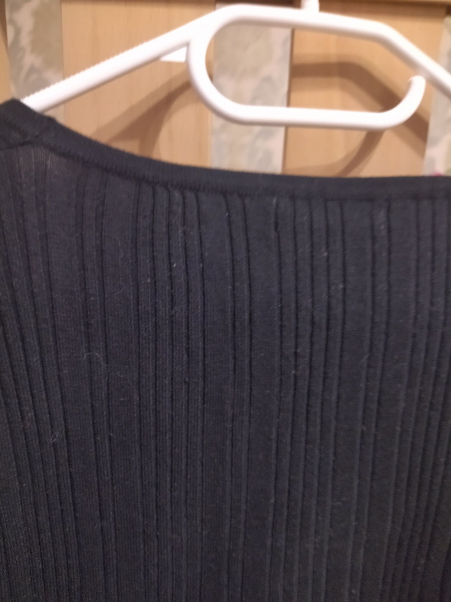 Czarny sweter z laycrą r.S- idealny