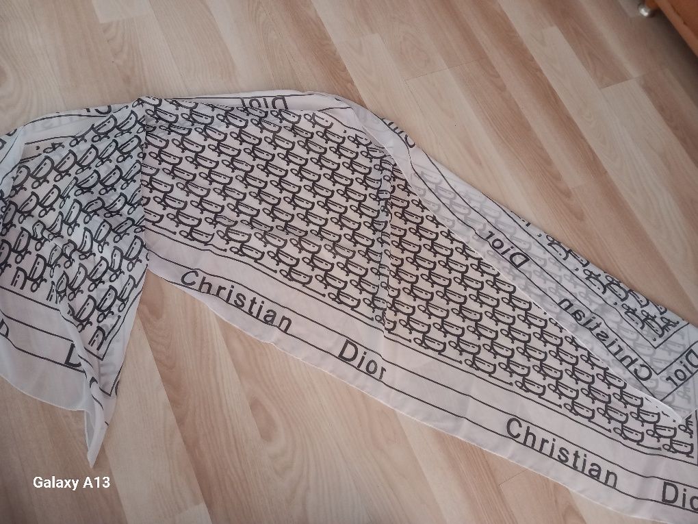 Christian Dior chusta damska cieniutka