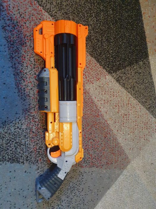 NERF Zestaw czterech kultowych wyrzutni + akcesoria do zabawy