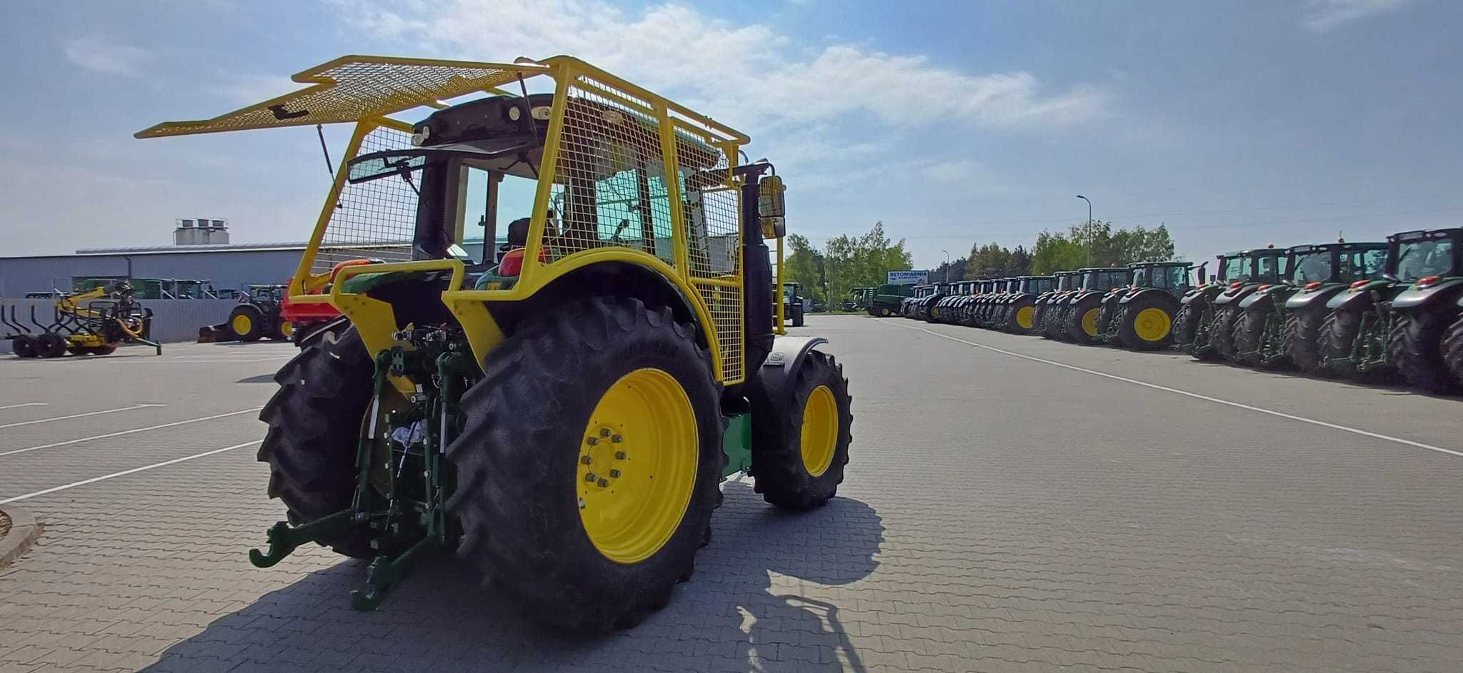 Ciągnik John Deere 6120M leśny z zabudową leśną i obracanym fotelem