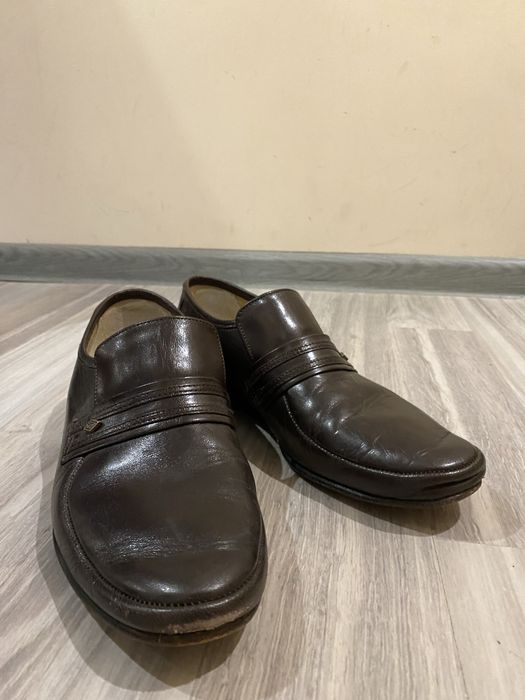 Продаю взуття кларкс