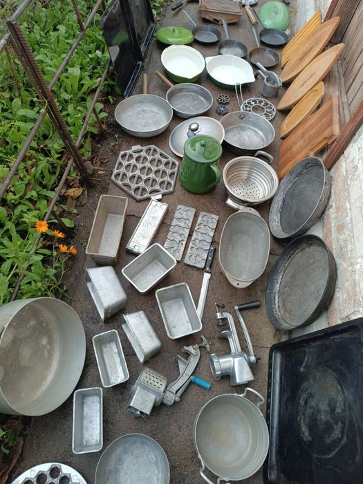 Посуд всяке різне барахолка Розпродаж
