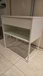 VIKHAMMER stolik nocny biały IKEA 60x39 cm
Stolik nocny, biały, 60x39