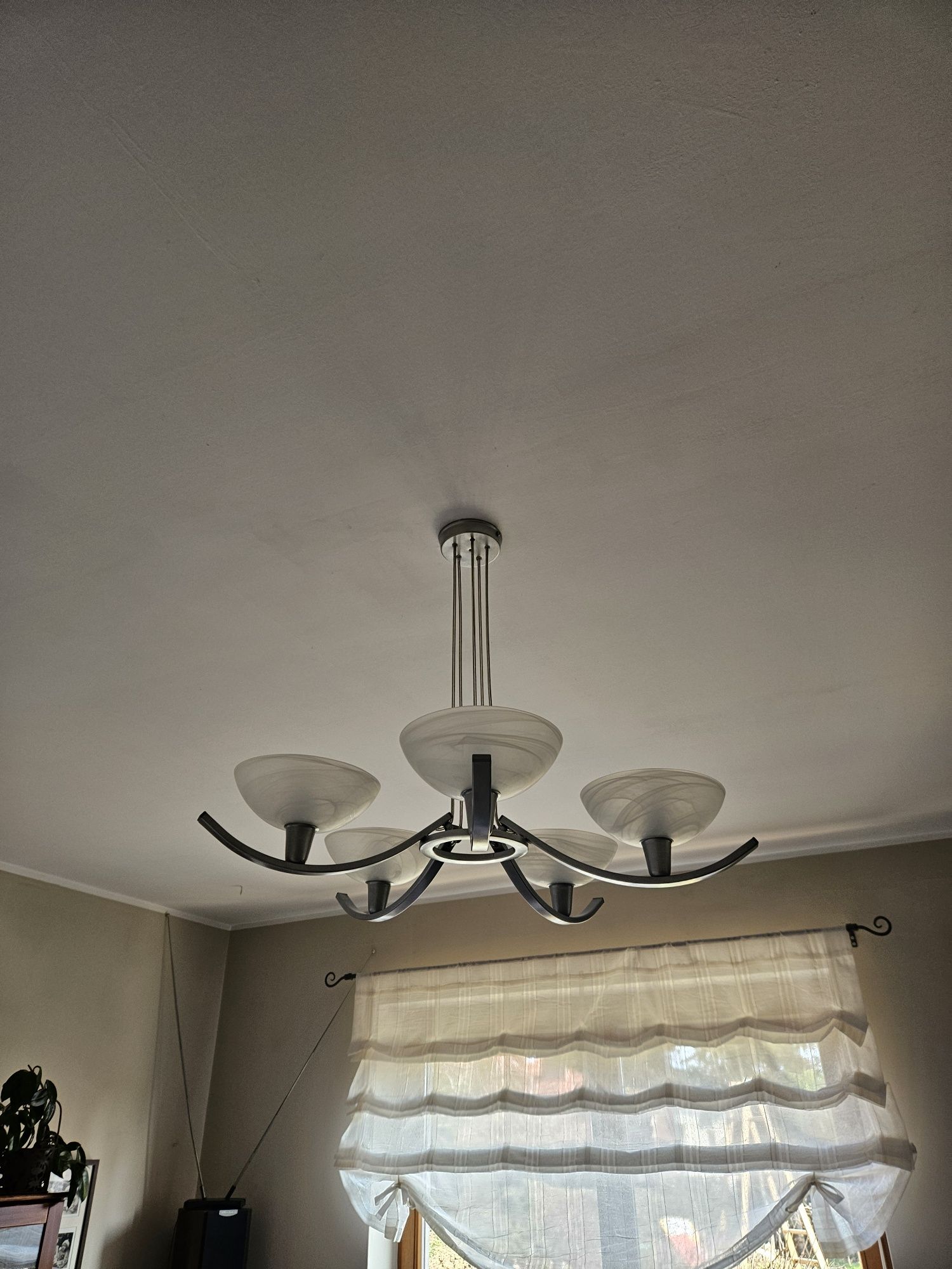 Dwie lampy wiszące