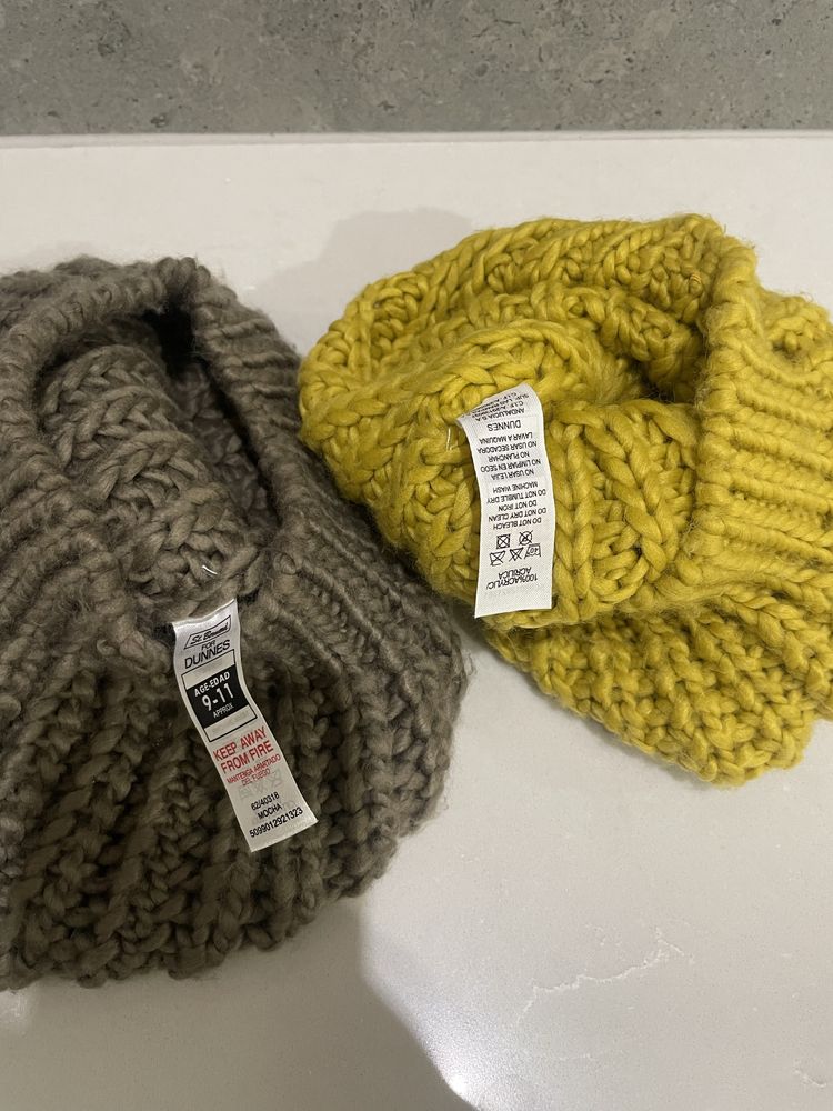 Dwie nowe czapki 9-11 Dunnes Mocca Zolta