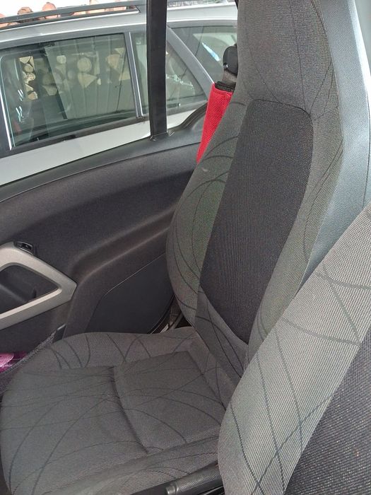 Smat cor branco com pneus em bom estado