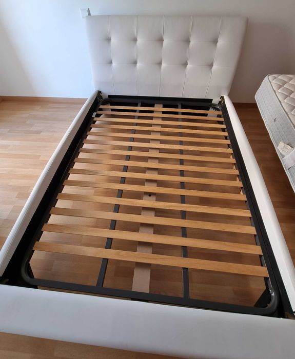 Cama de casal branca