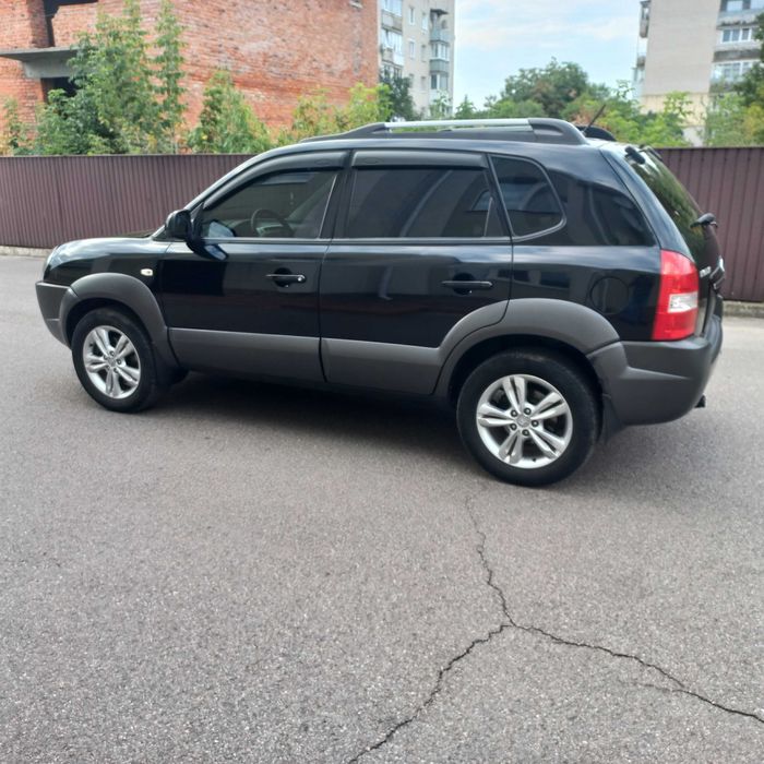 Hyundai Tucson, I покоління  2.0 DOHC МТ (142 к.с.) 4WD  Base