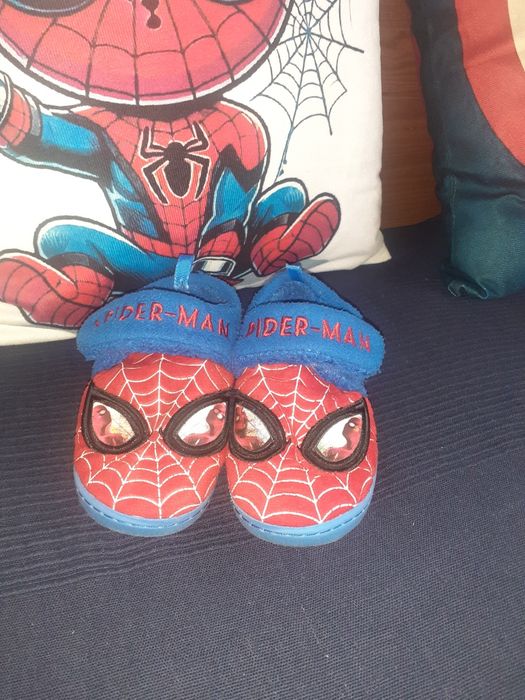 Sapatilhas, pantufas e galochas spiderman. Tamanho 26