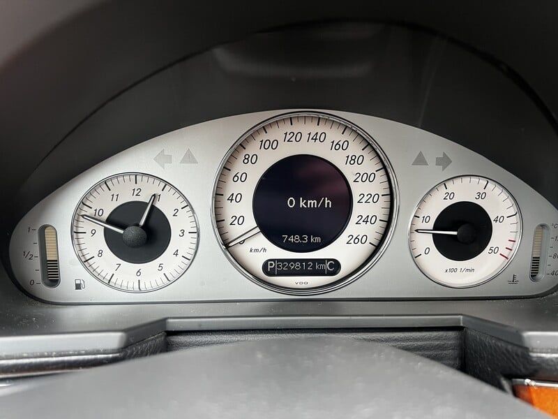 Продається Мерседес Бенз Е320