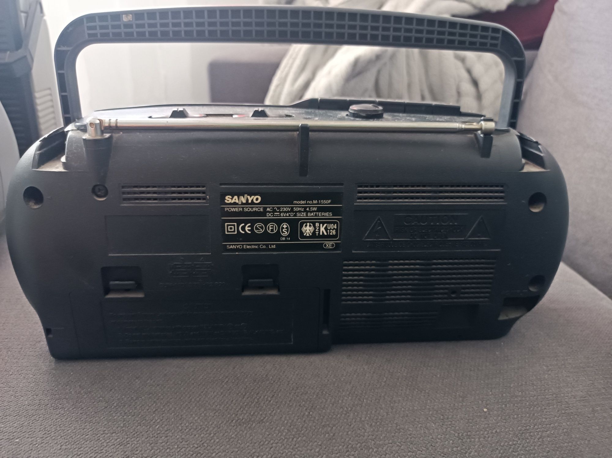 Radio gravador portátil Sanyo M-1550F