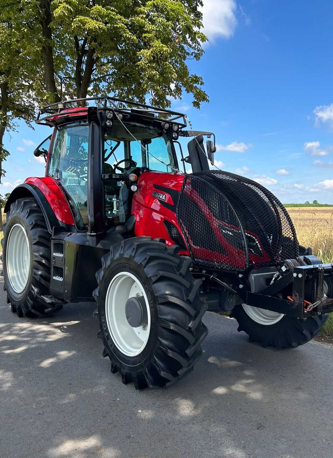 Valtra T144 HiTech Ciągnik, wciągarka ,zabudowa leśna