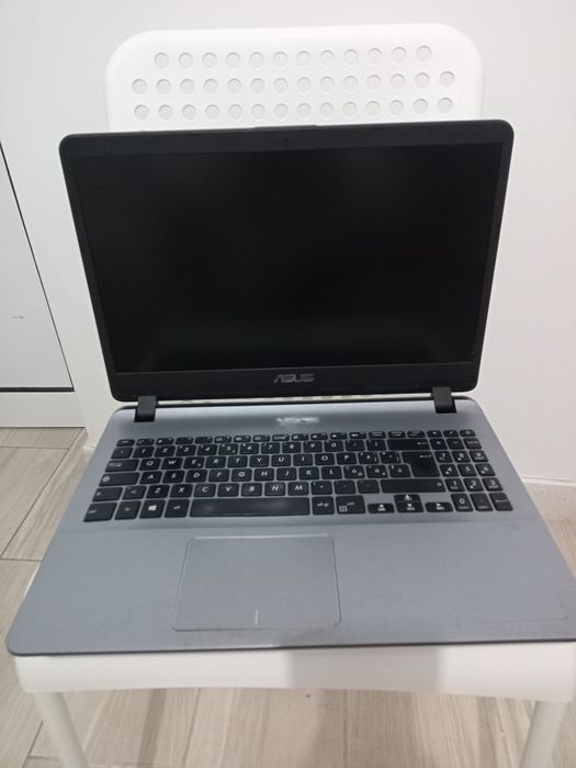 Asus Vivobook F507U para peças, não liga