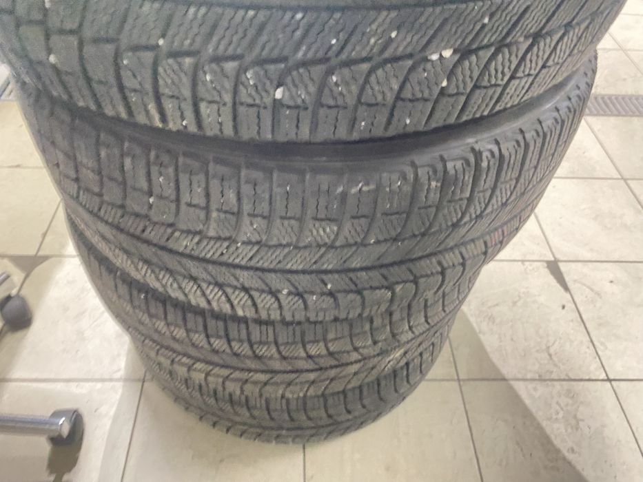 Шини зимові Michelin x-ice 215/55/r17 в чудовому стані