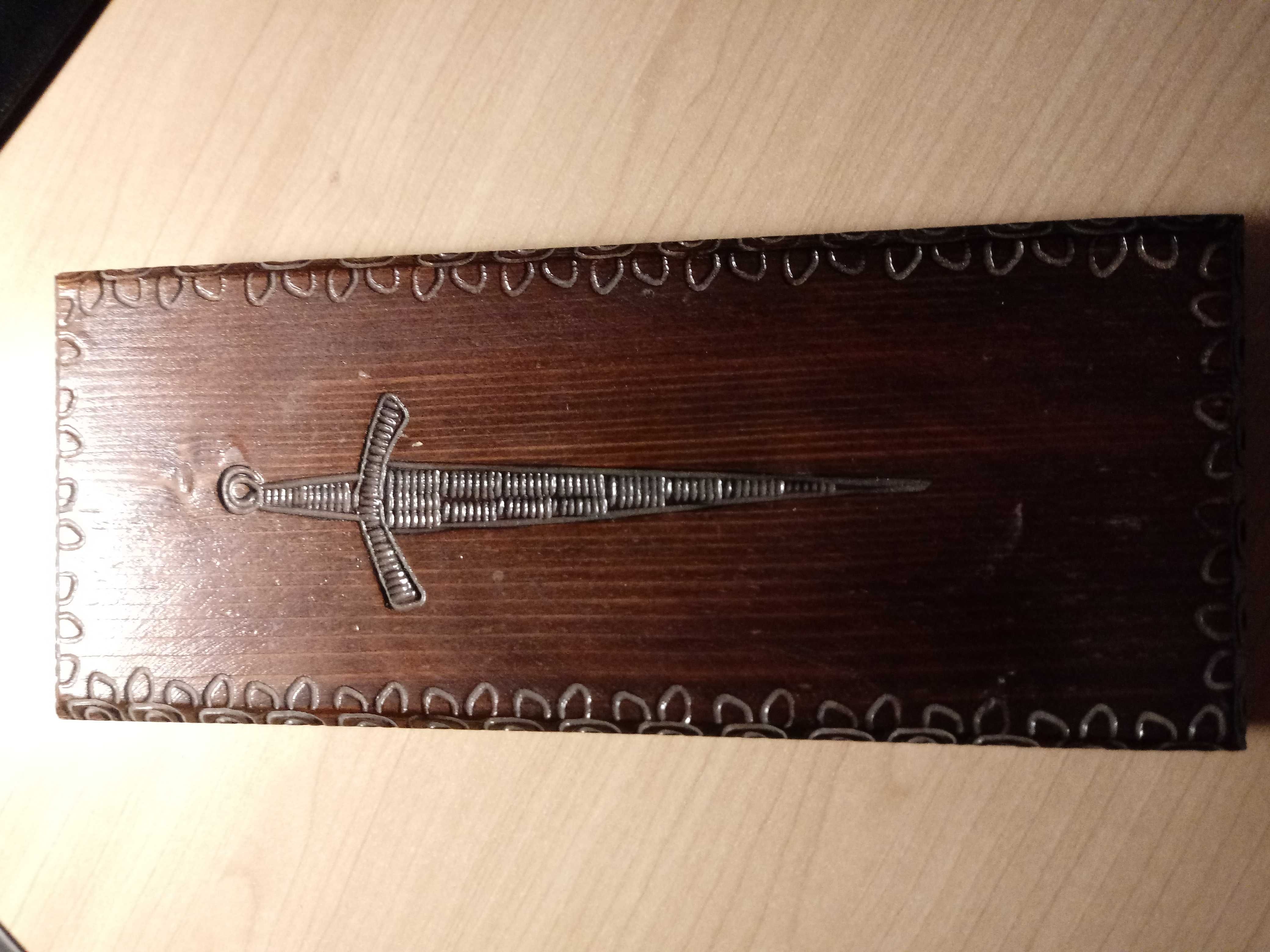 Szczerbiec miniatura w drewnianym pudełku