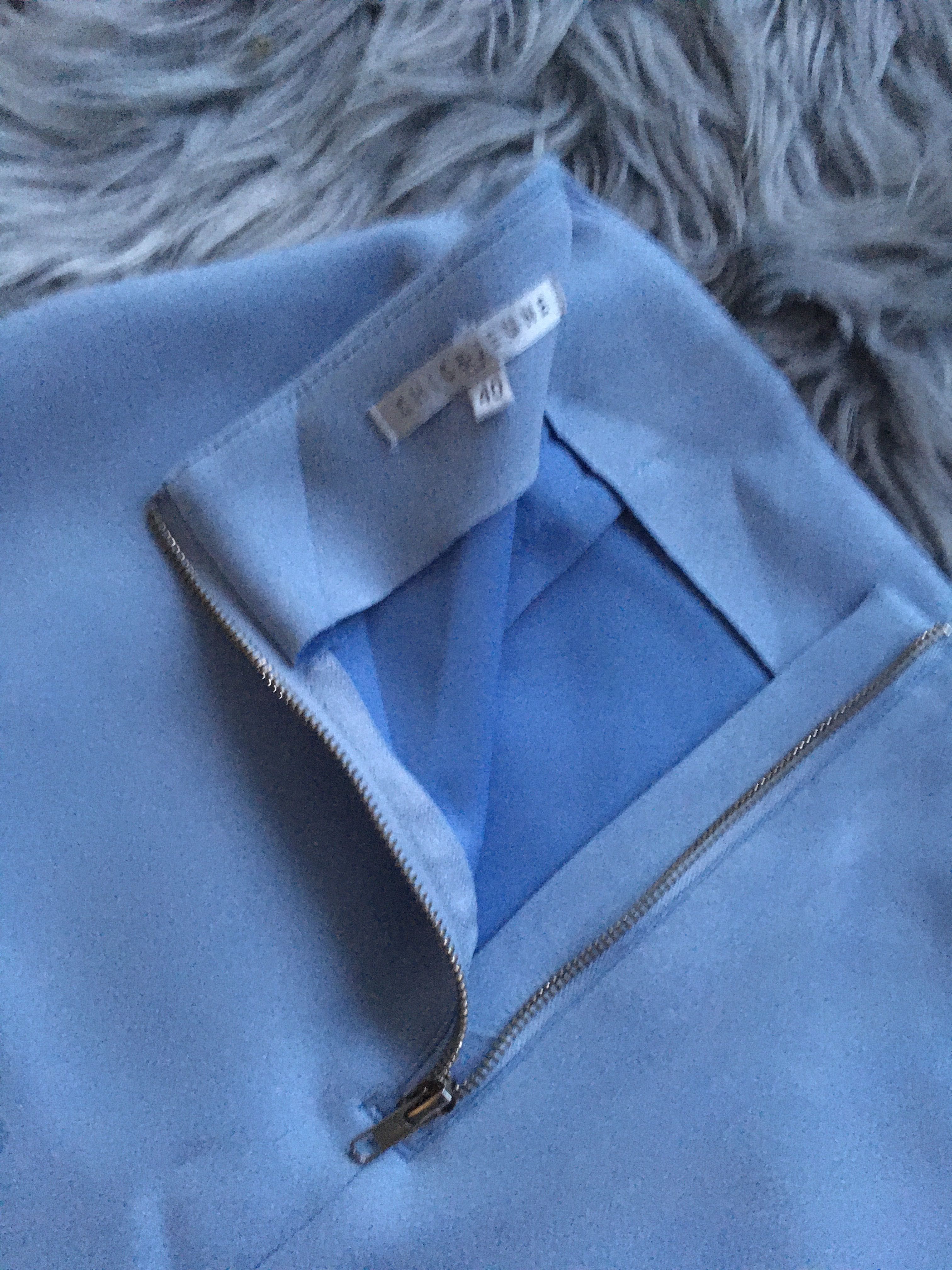 Ołówkowa spódnica taliowana zamszowa baby blue błękitna rozcięcie