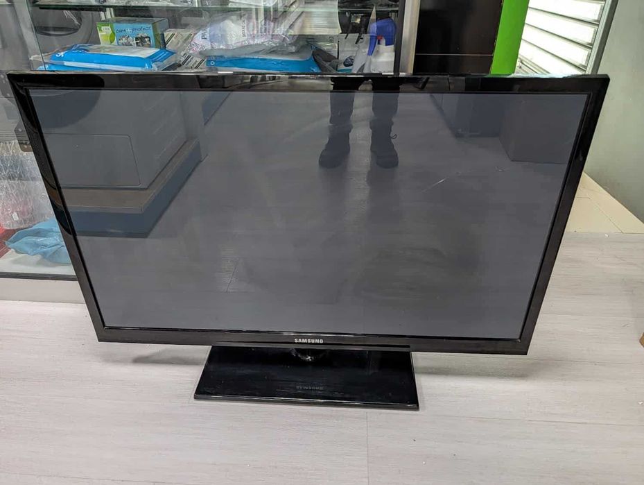 TV Samsung PS43D450A2W - display danificado