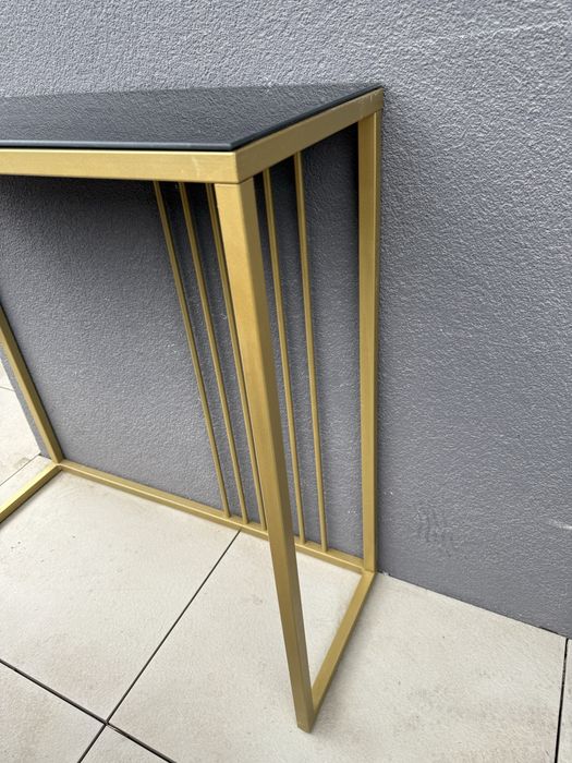 Konsola przepokój 80cm czrne szklo zlote mat nogi