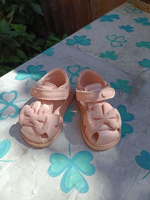 Продам босоножки 19 размер