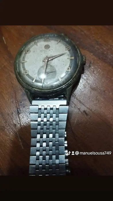 Vendo este relógio muito bonito bom estado