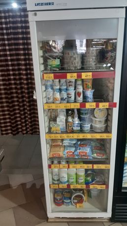Продам холодильники ЛІБХЕР.3шт Та холодильні вітрини  ГОЛД.