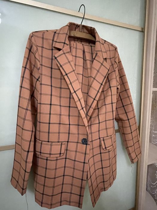 Жіноче пальто сірого кольору