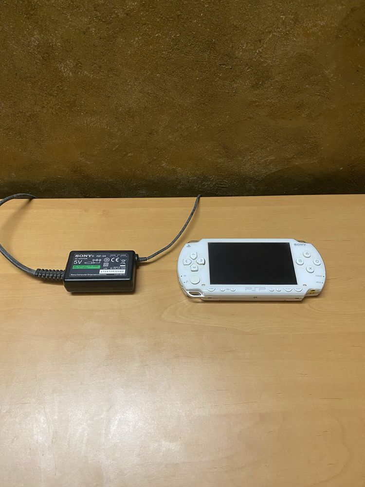 PSP E-1004 branca original com carregador