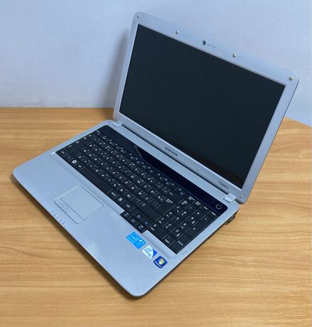 Офисный Ноутбук Samsung R530, Intel Pentium/ 4 RAM/ HDD 250/