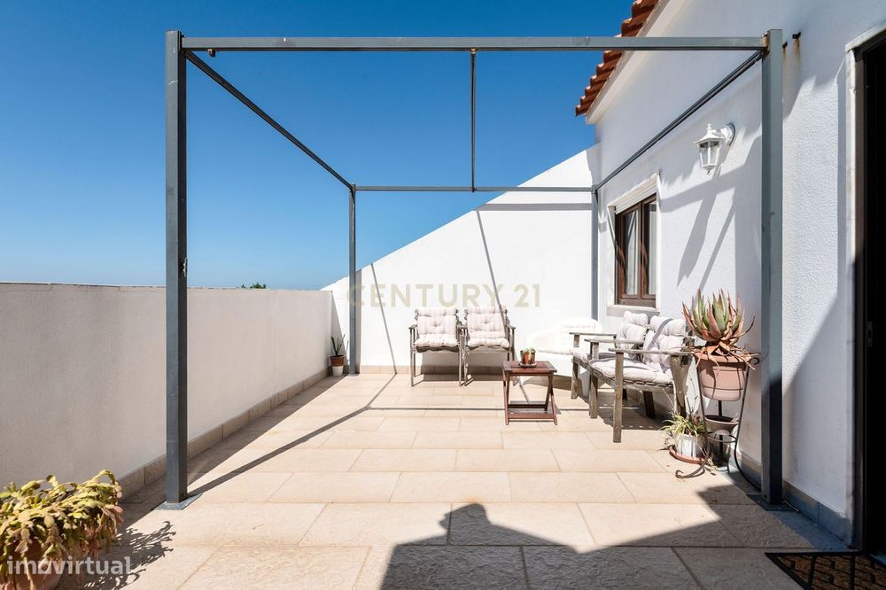 Apartamento T3 Duplex + 1  com Terraço 19m2, elevador, aproveitamento