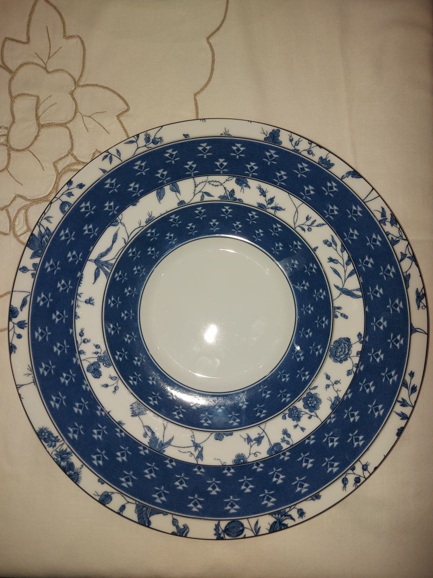 Serviço de jantar em porcelana fina para 4 pessoas pintado à mão