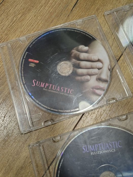 4 płyty CD zespołu Sumptuastic
