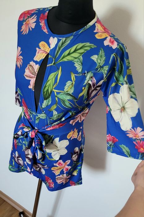 Nowy prześliczny krótki kombinezon damski letni kwiatowy motyw