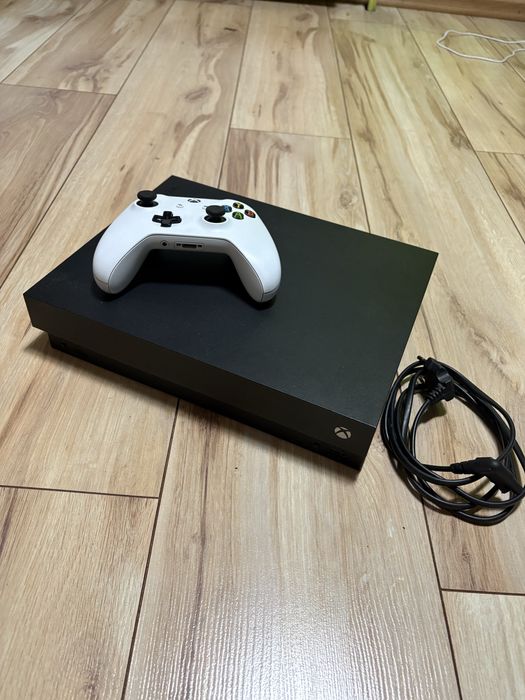 Xbox One X 1TB pad Gra