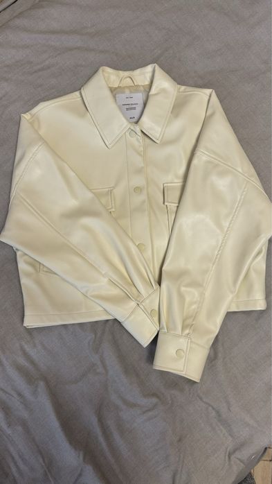 Коротка куртка з екошкіри