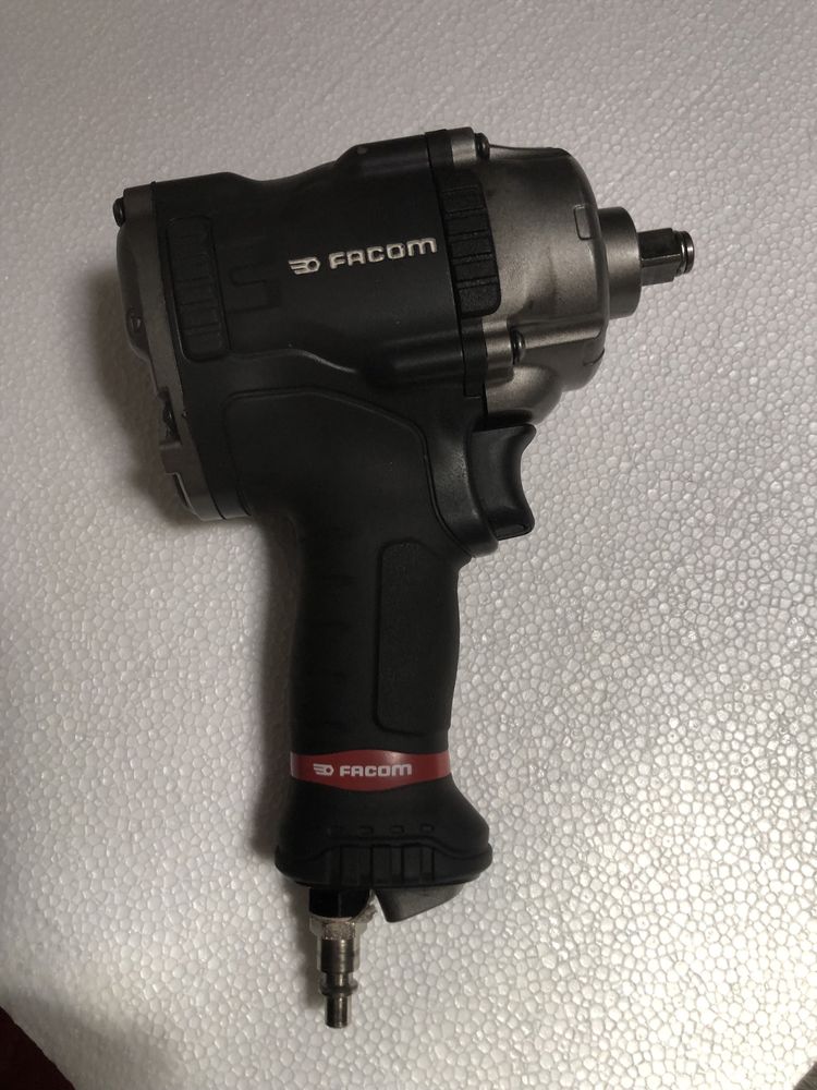 Vendo pneumatica Facom
