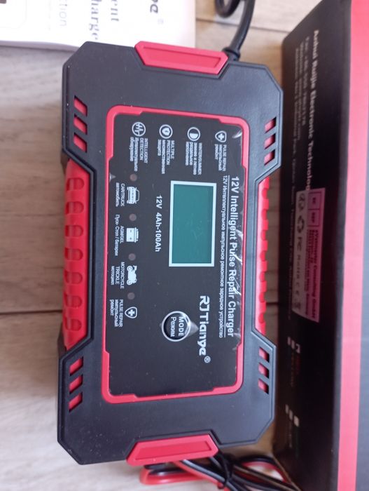 Зарядний пристрій універсальний Зарядное устройство для аккумуляторов