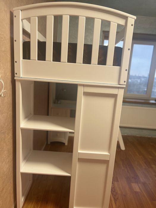 Дитяче ліжко із столиком