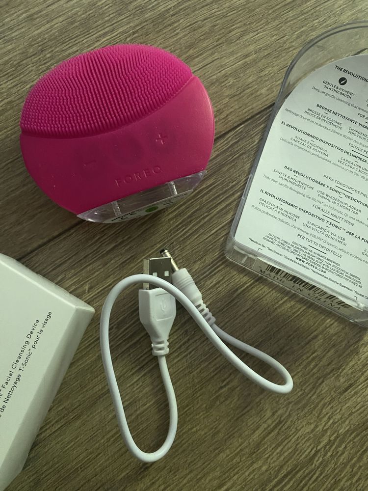 Foreo массажер щетка для лица