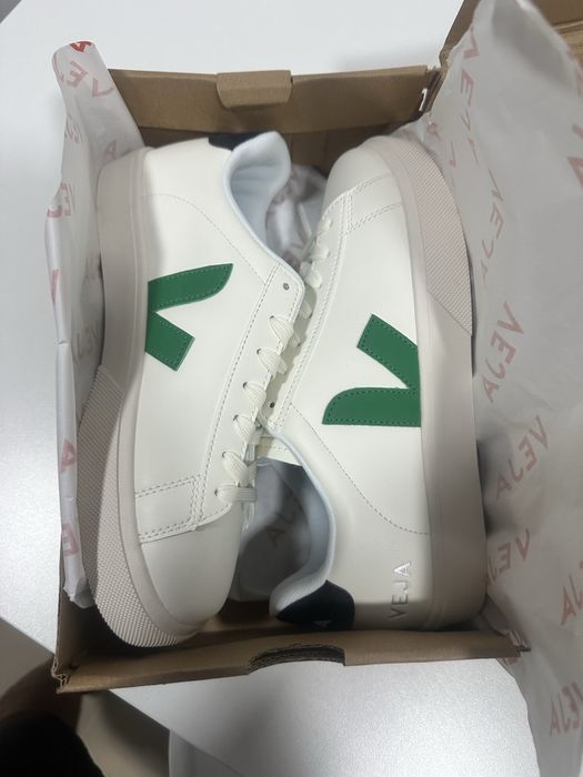 Sapatilhas Veja novas