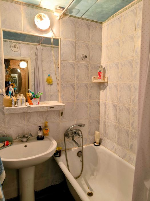 Продам  1-кімнатну , Дніпровський, Березняки, проспект Тичини 20 А,
