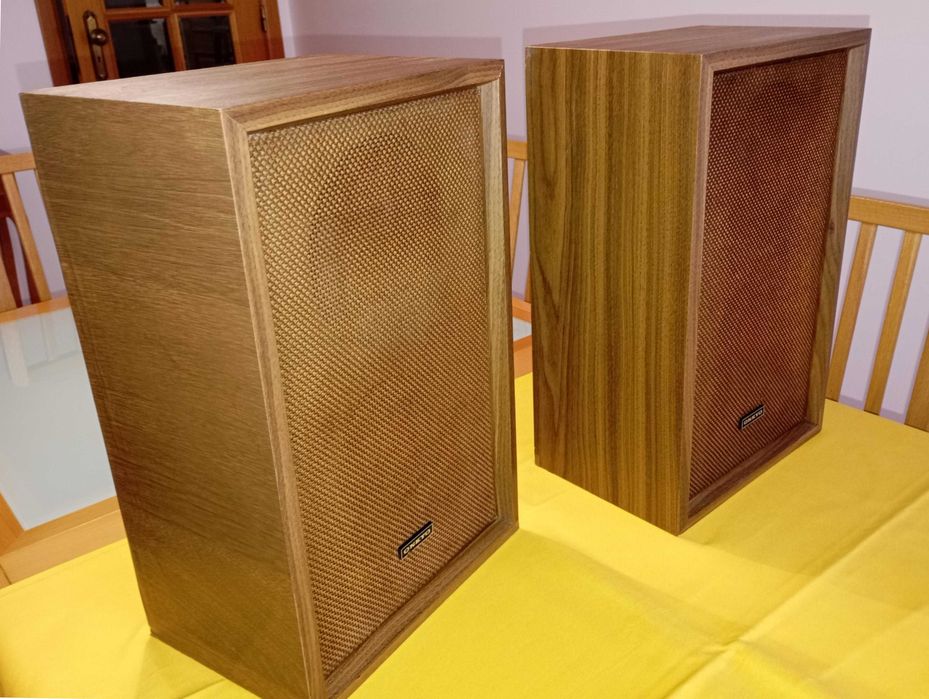 Colunas Onkyo antigas, em bom estado de funcionamento