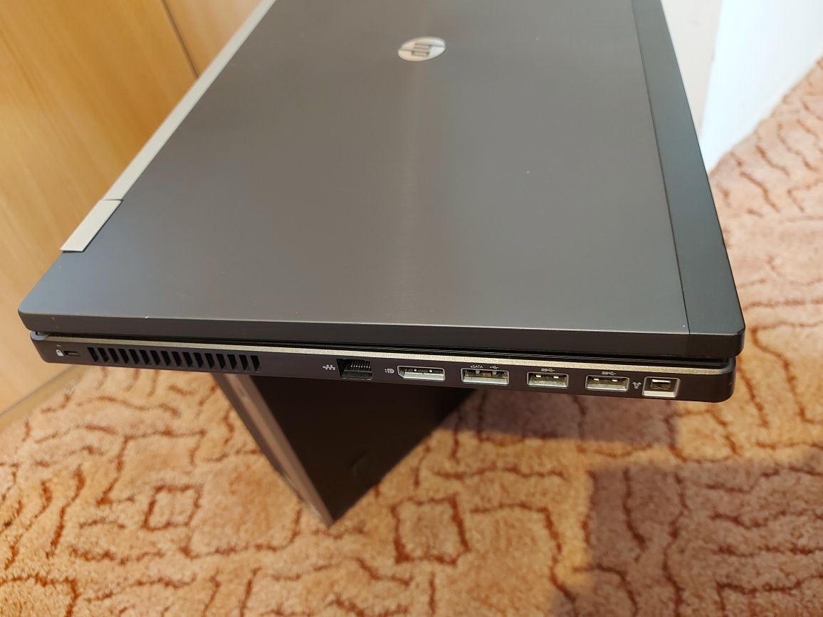 HP Elitebook 8760w 17"