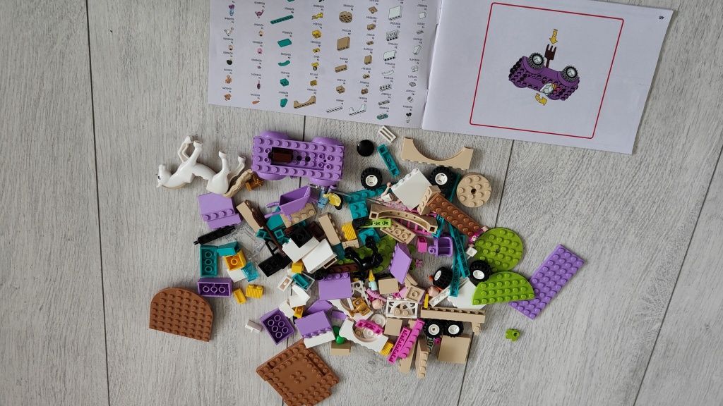 LEGO friends 41441 szkółka jeździecka i przyczepa dla konia Emma