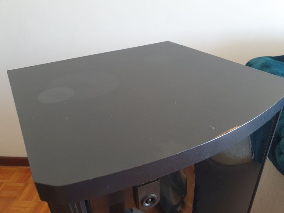 Movel estante com porta