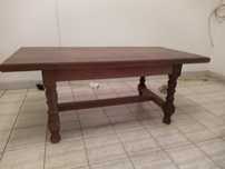Mesa em Madeira Forte