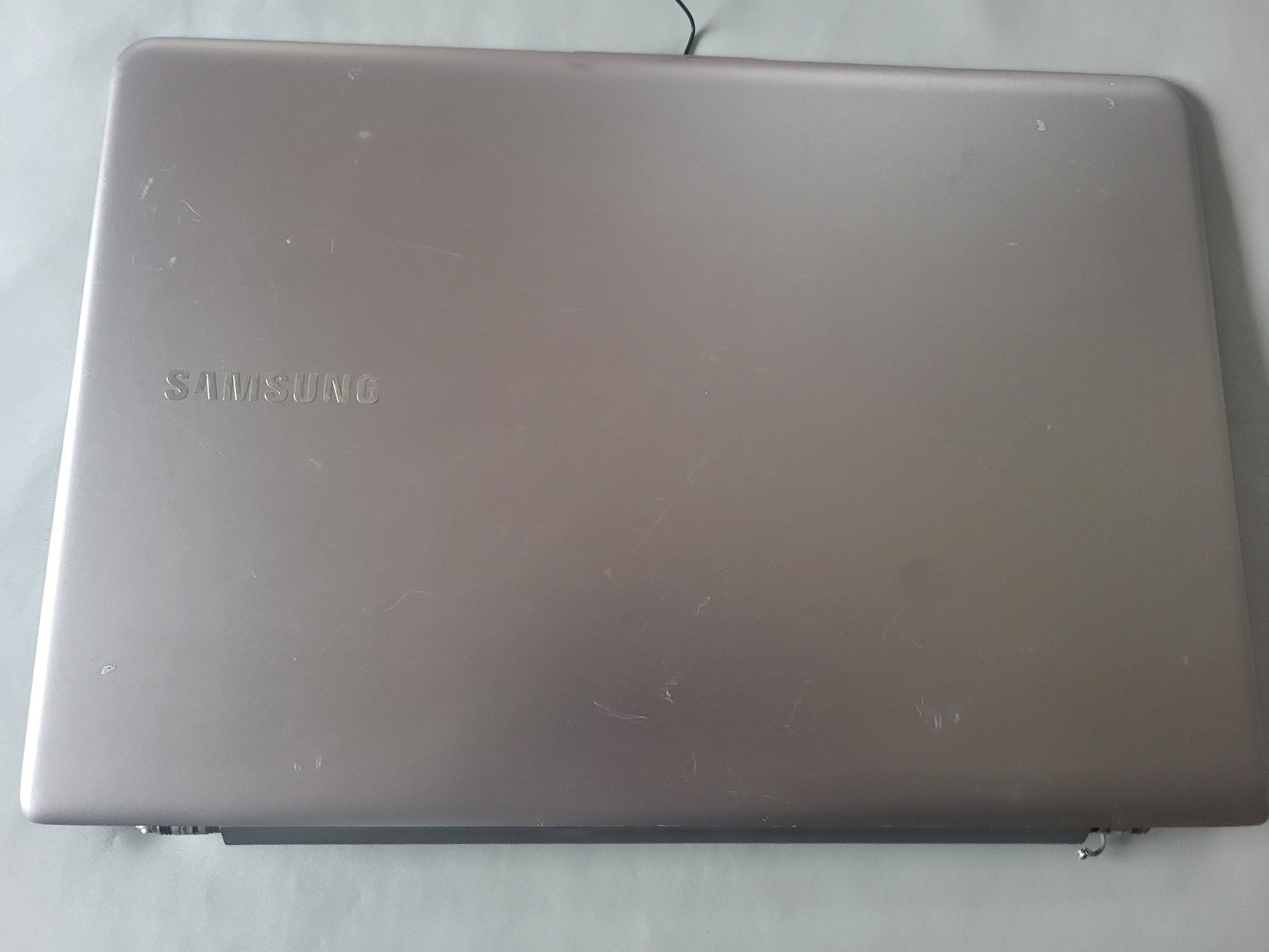 Sprzedam klapę Matrycy do Samsung  do NP-530U3C bez dotyku
