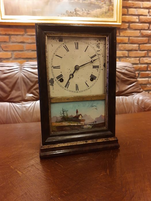 Stary zegar nakręcany kapliczka Holloway & Co.