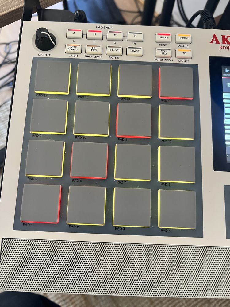 Akai Mpc Live 2 Retro sampler sequenciador