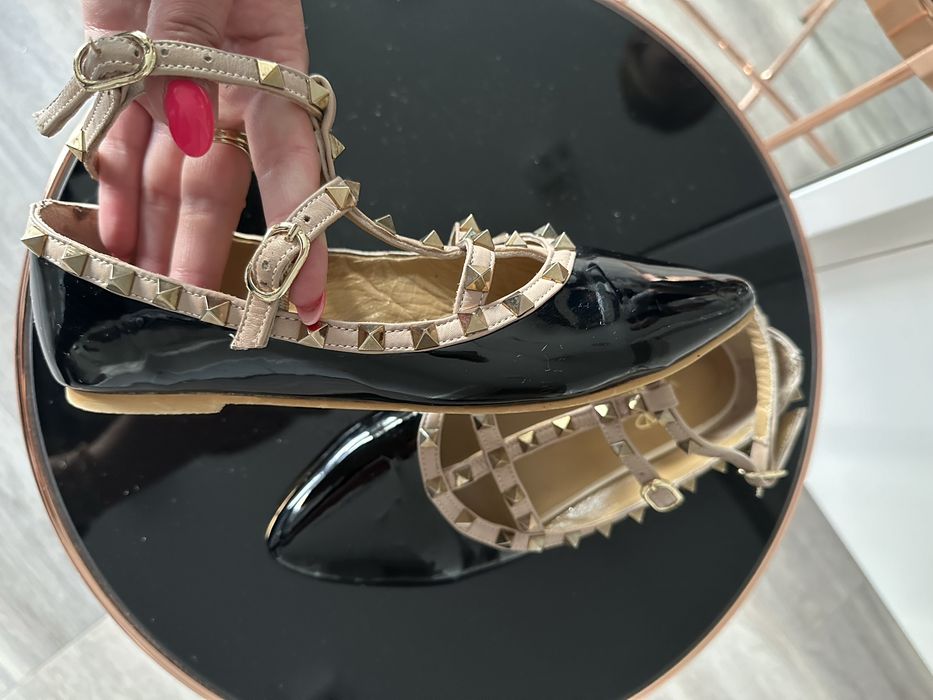 Baleriny Valentino Garavani z ozdobnymi nitami 38 ćwieki lakierowane