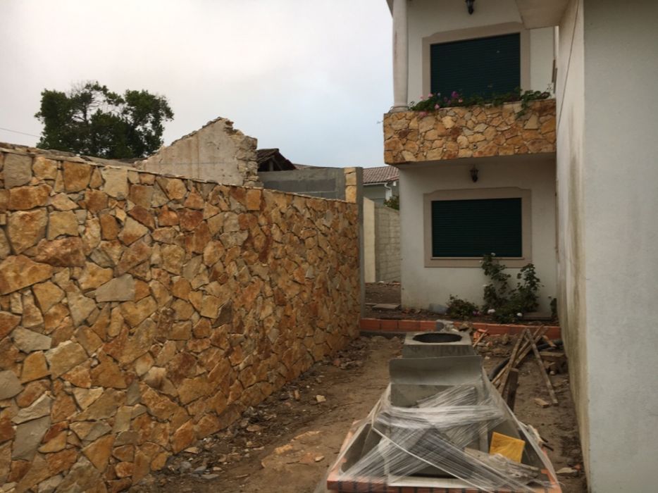 Pedra rústica serrada amarelo sol fiada
